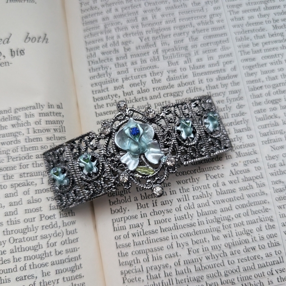 Vintage Floral Blue And Silver Hair Clip - Picture 5 of 10